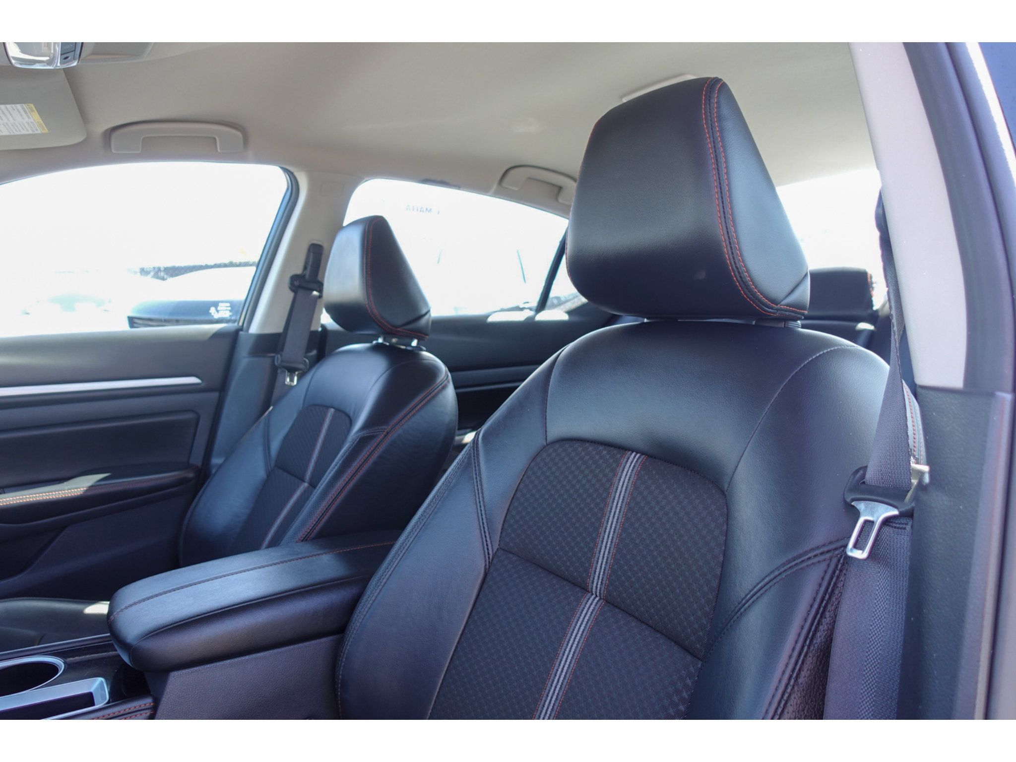 Used 2025 Nissan Altima 2.5 SR FWD image 10