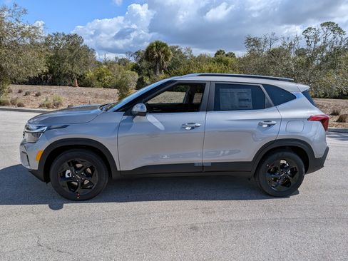 New 2026 Kia Seltos EX FWD image 8