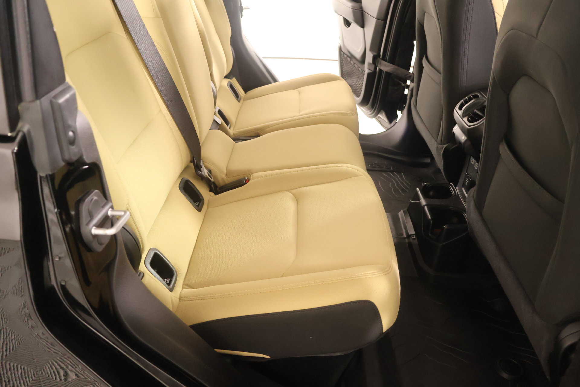 Used 2021 Jeep Gladiator Overland AWD/4WD image 15