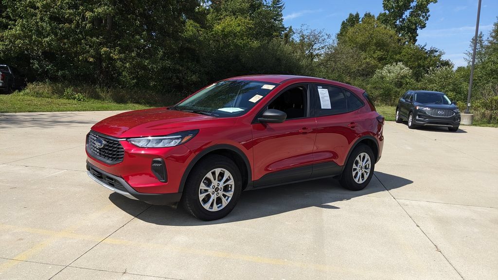 Certified 2025 Ford Escape Active w/ Cold Weather Package AWD/4WD image 7