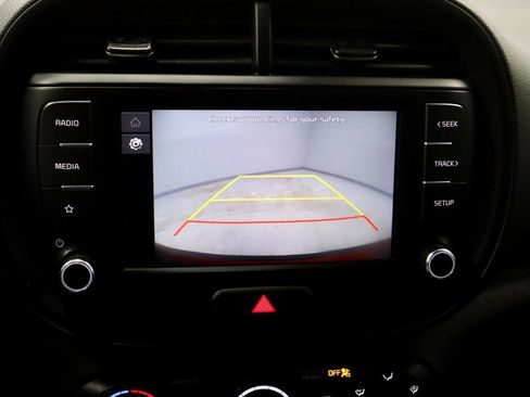 Used 2023 Kia Soul LX w/ LX Technology Package image 3