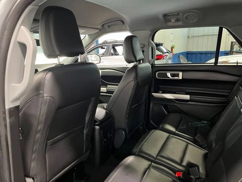 Used 2023 Ford Explorer XLT w/ Equipment Group 202A AWD/4WD image 17