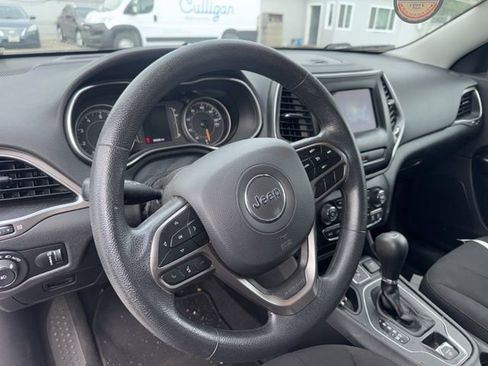 Used 2019 Jeep Cherokee Latitude w/ Popular Appearance Group image 10