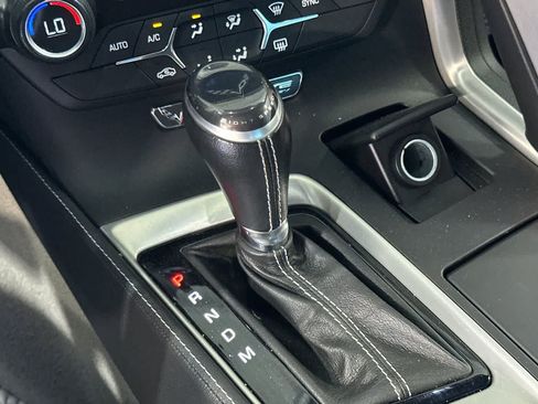 Used 2018 Chevrolet Corvette Stingray Coupe w/ 1LT RWD image 21