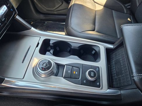 Used 2024 Ford Explorer Limited AWD/4WD image 25