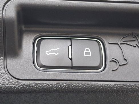 Used 2022 Ford Explorer XLT w/ Equipment Group 202A image 29