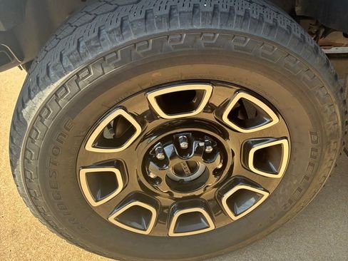 Used 2025 Ford F250 Platinum w/ FX4 Off-Road Package AWD/4WD image 9