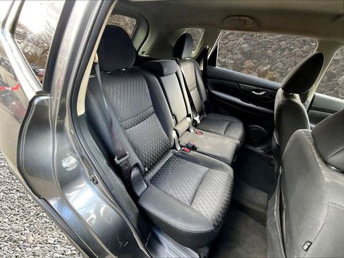 Used 2018 Nissan Rogue SV image 25