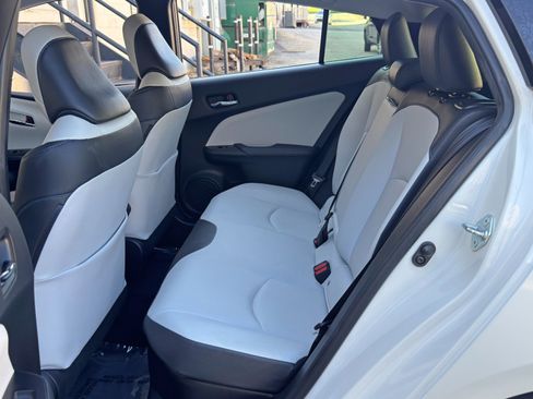 Used 2017 Toyota Prius Three Touring w/ Carpet Mat Package FWD image 32