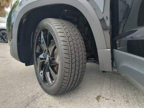 Certified 2023 Volkswagen Taos SE FWD image 33