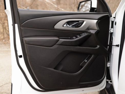 Used 2020 Chevrolet Traverse LT w/ Driver Confidence II Package image 23