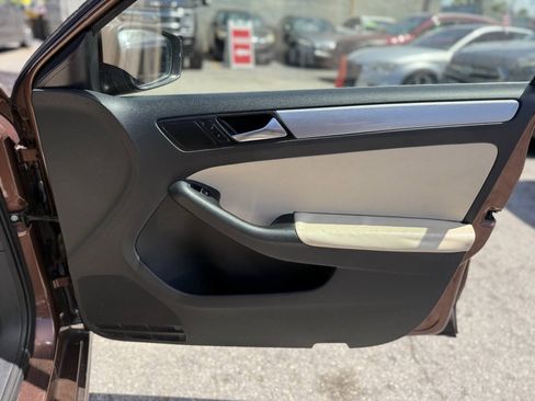 Used 2016 Volkswagen Jetta SE FWD image 26