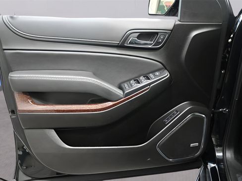 Used 2019 GMC Yukon SLT w/ Graphite Performance Edition image 9