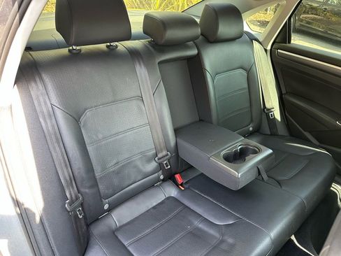 Used 2017 Volkswagen Passat 1.8T R-Line image 39