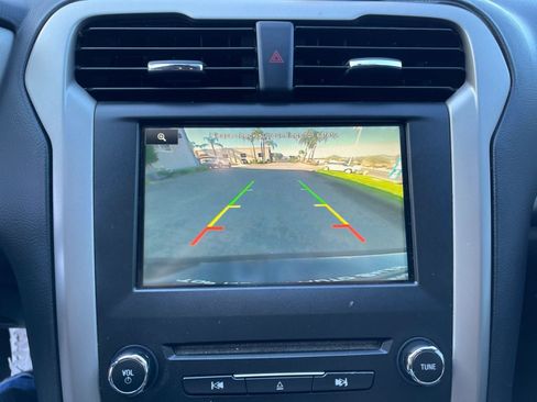 Used 2016 Ford Fusion SE w/ Equipment Group 202A FWD image 9