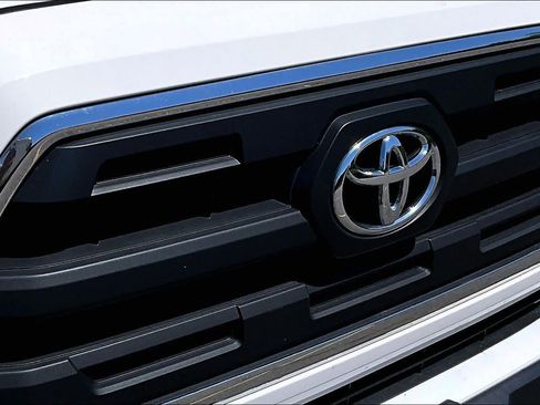 Used 2016 Toyota Tacoma SR5 w/ SR5 Appearance Package (SN) AWD/4WD image 29