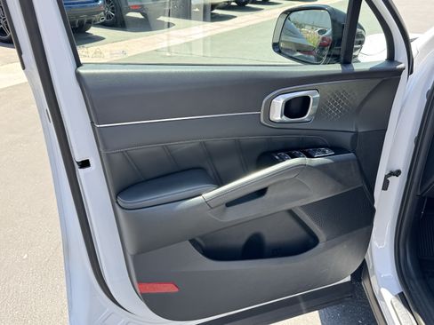 Used 2021 Kia Sorento SX AWD/4WD image 11
