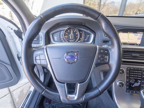 Used 2018 Volvo V60 T5 Cross Country w/ Convenience Package image 12