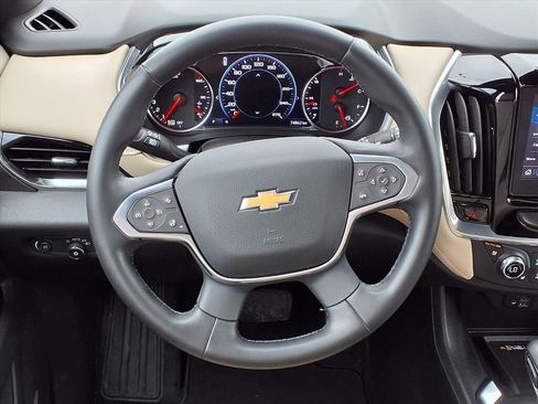 Used 2023 Chevrolet Traverse Premier image 20