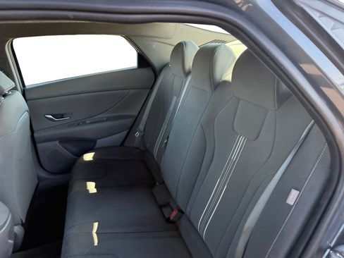Used 2024 Hyundai Elantra SEL FWD image 11