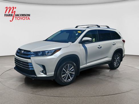 Used 2019 Toyota Highlander SE AWD/4WD image 1