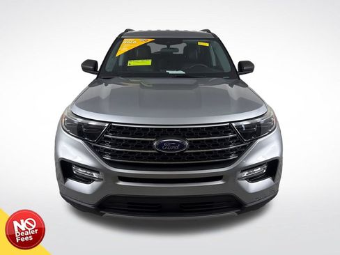 Used 2023 Ford Explorer XLT w/ Equipment Group 202A RWD image 9