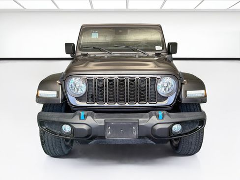 Used 2024 Jeep Wrangler Unlimited AWD/4WD image 2