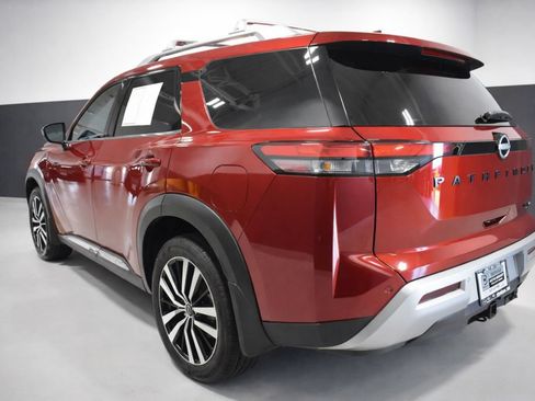 Used 2023 Nissan Pathfinder Platinum AWD/4WD image 3