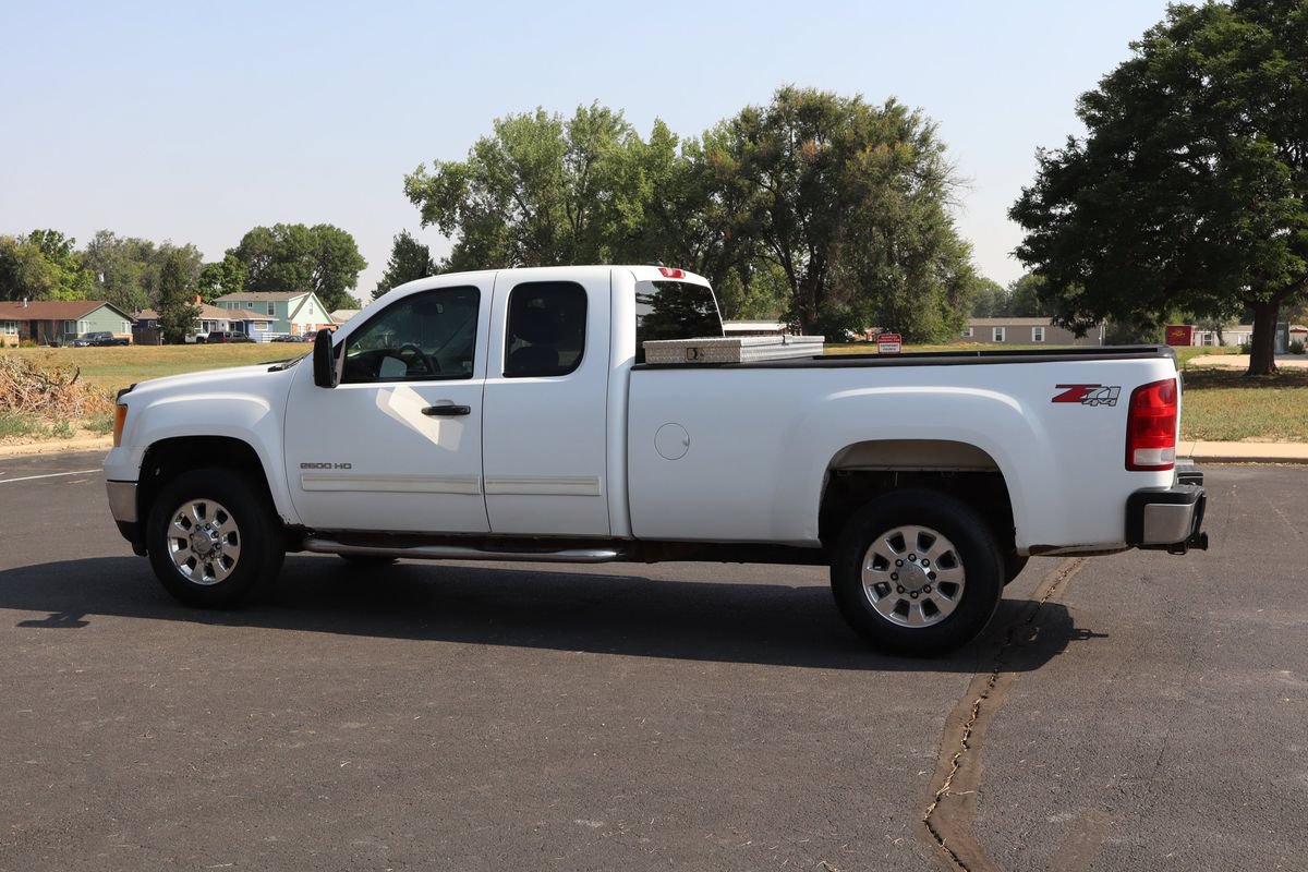 Used 2011 GMC Sierra 2500 SLE w/ Suspension Package, Off-Road AWD/4WD image 8
