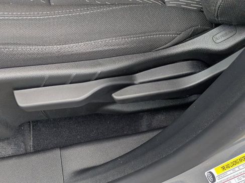 Used 2025 Chevrolet Equinox LT FWD image 18