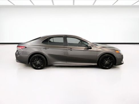 Used 2018 Toyota Camry SE w/ Moonroof Package FWD image 23