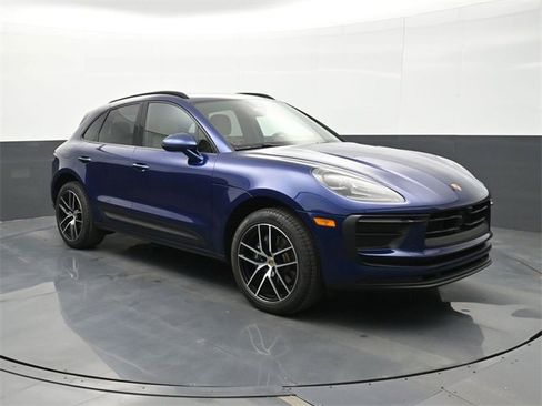 Used 2025 Porsche Macan image 25