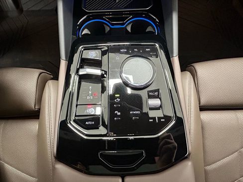 Used 2026 BMW 550e xDrive AWD/4WD image 23