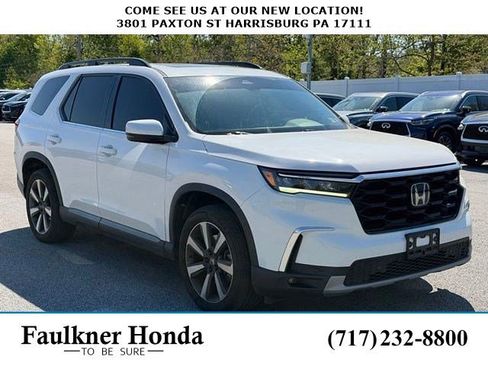Used 2023 Honda Pilot Touring image 1