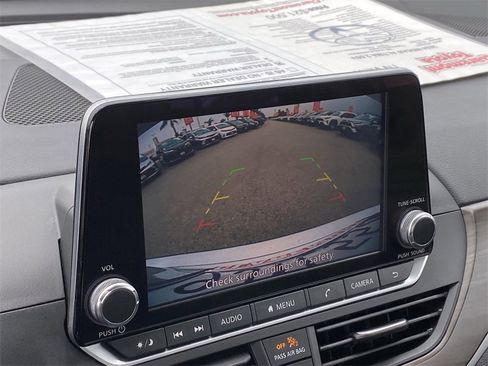 Used 2024 Nissan Altima 2.5 SV image 28