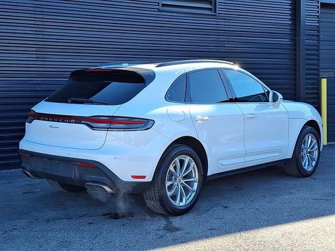 Certified 2025 Porsche Macan image 7