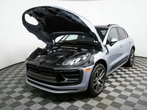 Certified 2024 Porsche Macan AWD/4WD image 35