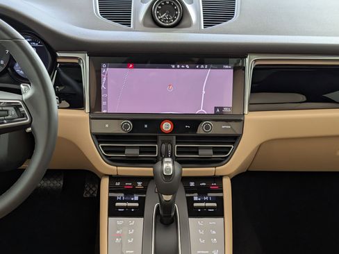 New 2026 Porsche Macan image 28