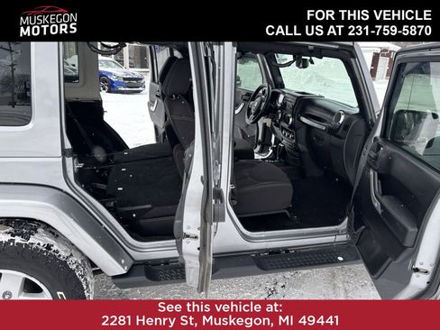 Used 2013 Jeep Wrangler Unlimited Sahara w/ Connectivity Group image 9