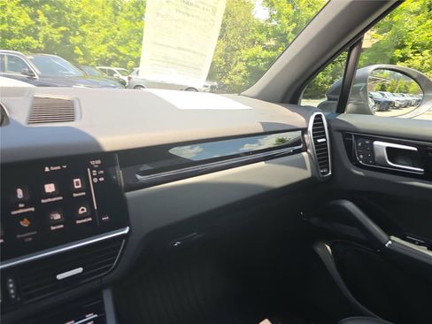 Used 2022 Porsche Cayenne S AWD/4WD image 24