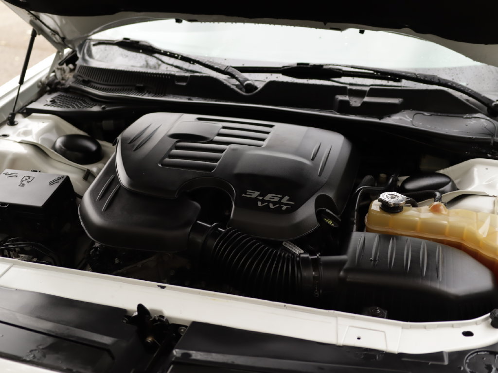 Used 2016 Dodge Challenger SXT RWD image 26