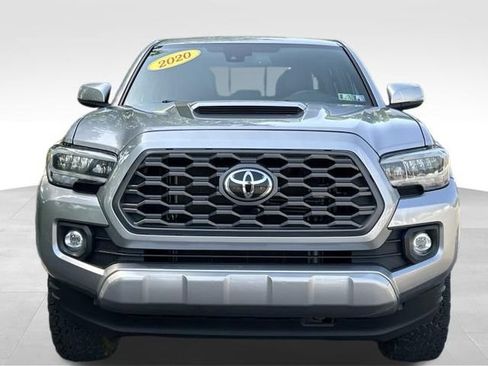 Used 2020 Toyota Tacoma TRD Sport w/ TRD Premium Sport Package AWD/4WD image 9