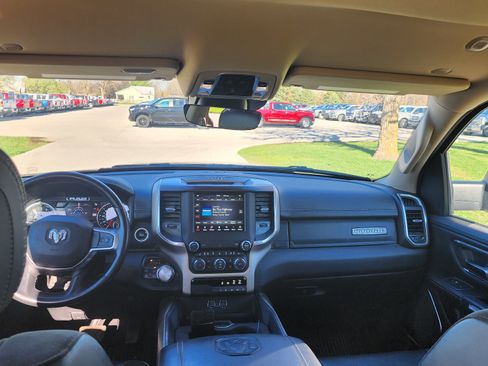 Used 2021 RAM 1500 Laramie AWD/4WD image 9