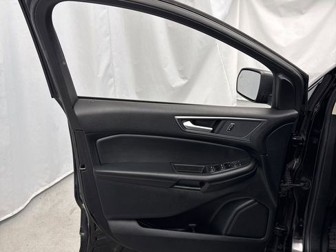 Certified 2024 Ford Edge SE image 12