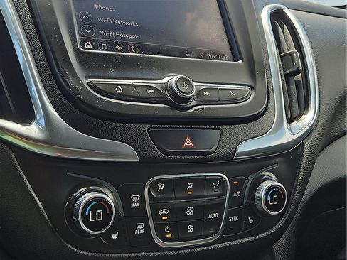 Used 2021 Chevrolet Equinox LT FWD image 15
