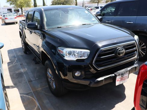 Used 2019 Toyota Tacoma SR5 image 2