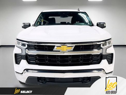 Used 2023 Chevrolet Silverado 1500 LT AWD/4WD image 2