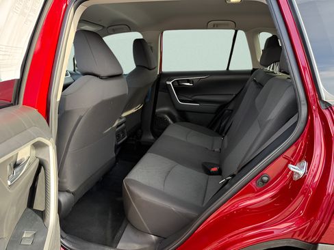 Used 2023 Toyota RAV4 XLE AWD/4WD image 5