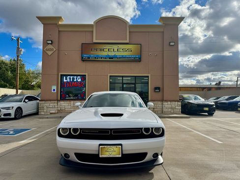 Used 2019 Dodge Challenger R/T image 9