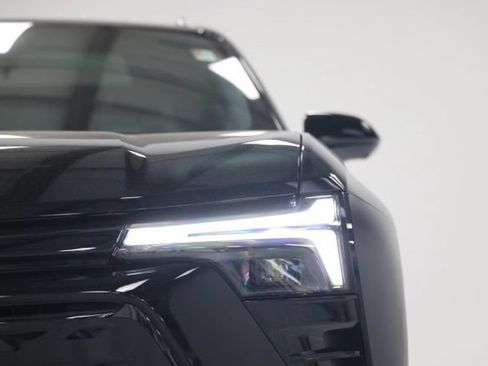 Used 2024 Chevrolet Blazer EV LT AWD/4WD image 3